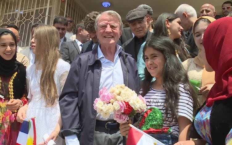Bernard Kouchner, Harir’de kendi adını taşıyan okulu ziyaret etti