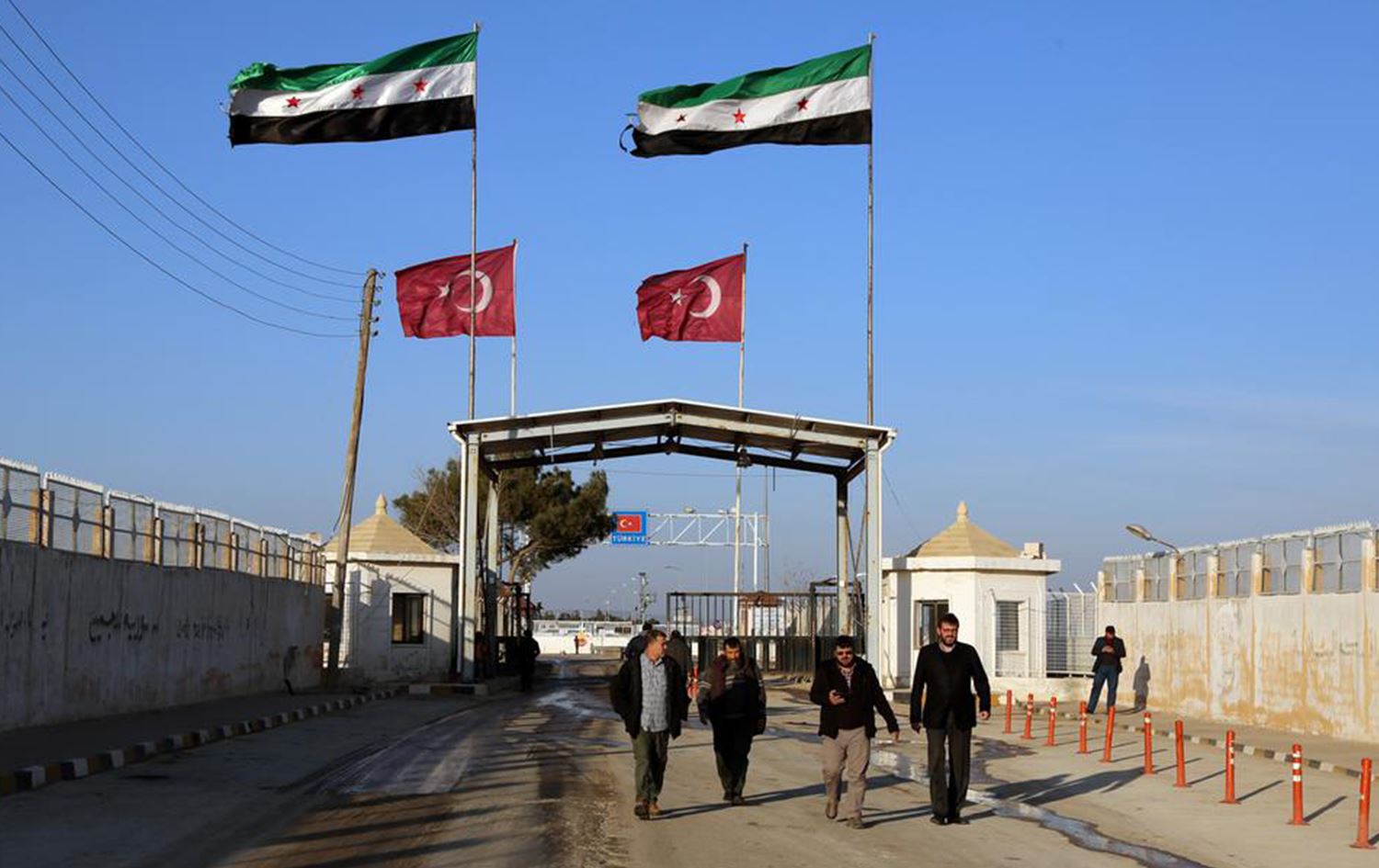 سووریا بڕیاریدا دەروازەکانی بابولسەلامە و راعی بۆ سێ مانگی دیکە بە کراوەیی بمێننەوە