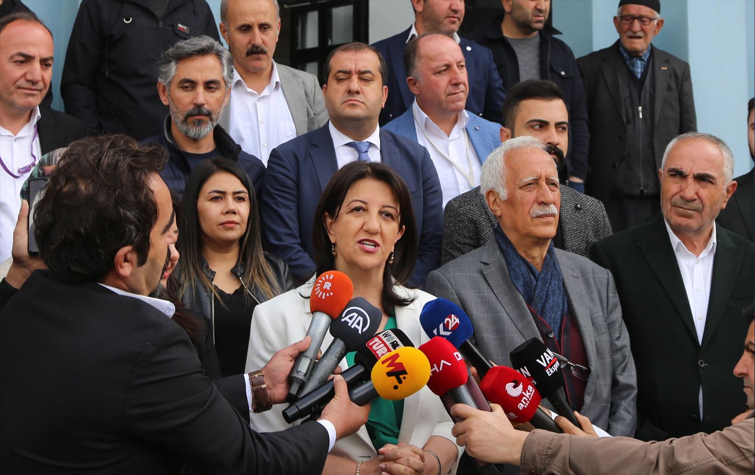 Van’da oy kullanan Pervin Buldan: Büyük bir umut var hepimizde