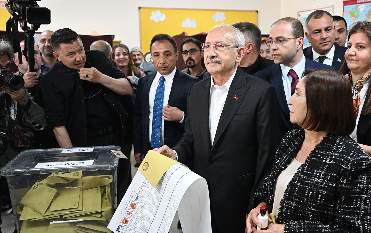 Kemal Kılıçdaroğlu Ankara'da oyunu kullandı