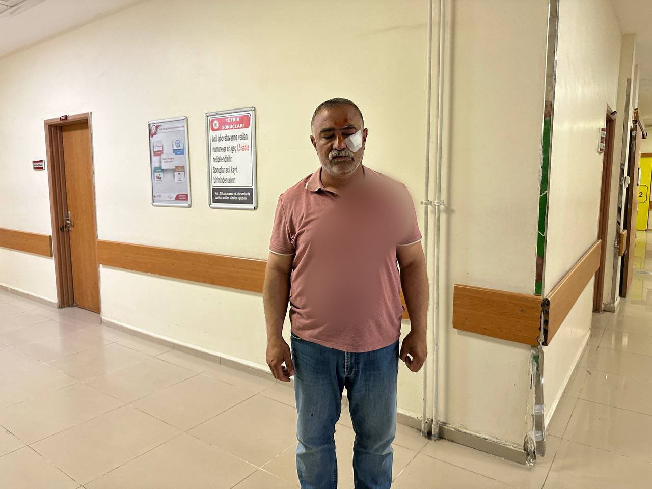 Li Qoserê berpirsên sindoqê yên Partiya Çepên Kesk rastî êrîşê hatin