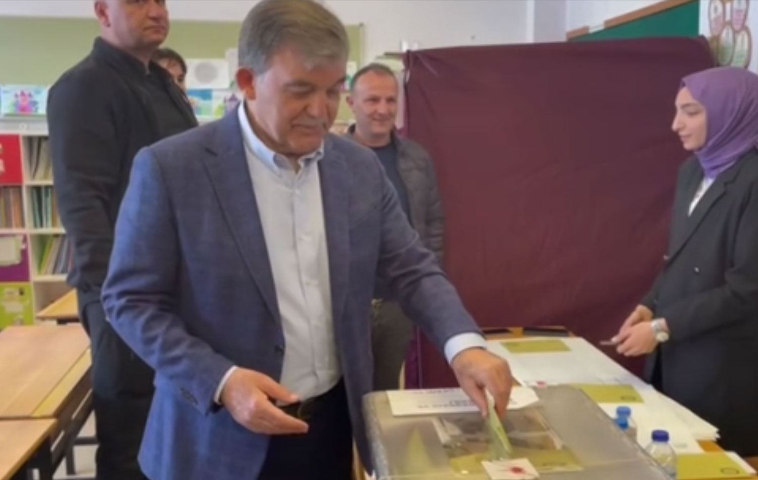 Abdullah Gül, sırasını bekleyip oyunu kullandı