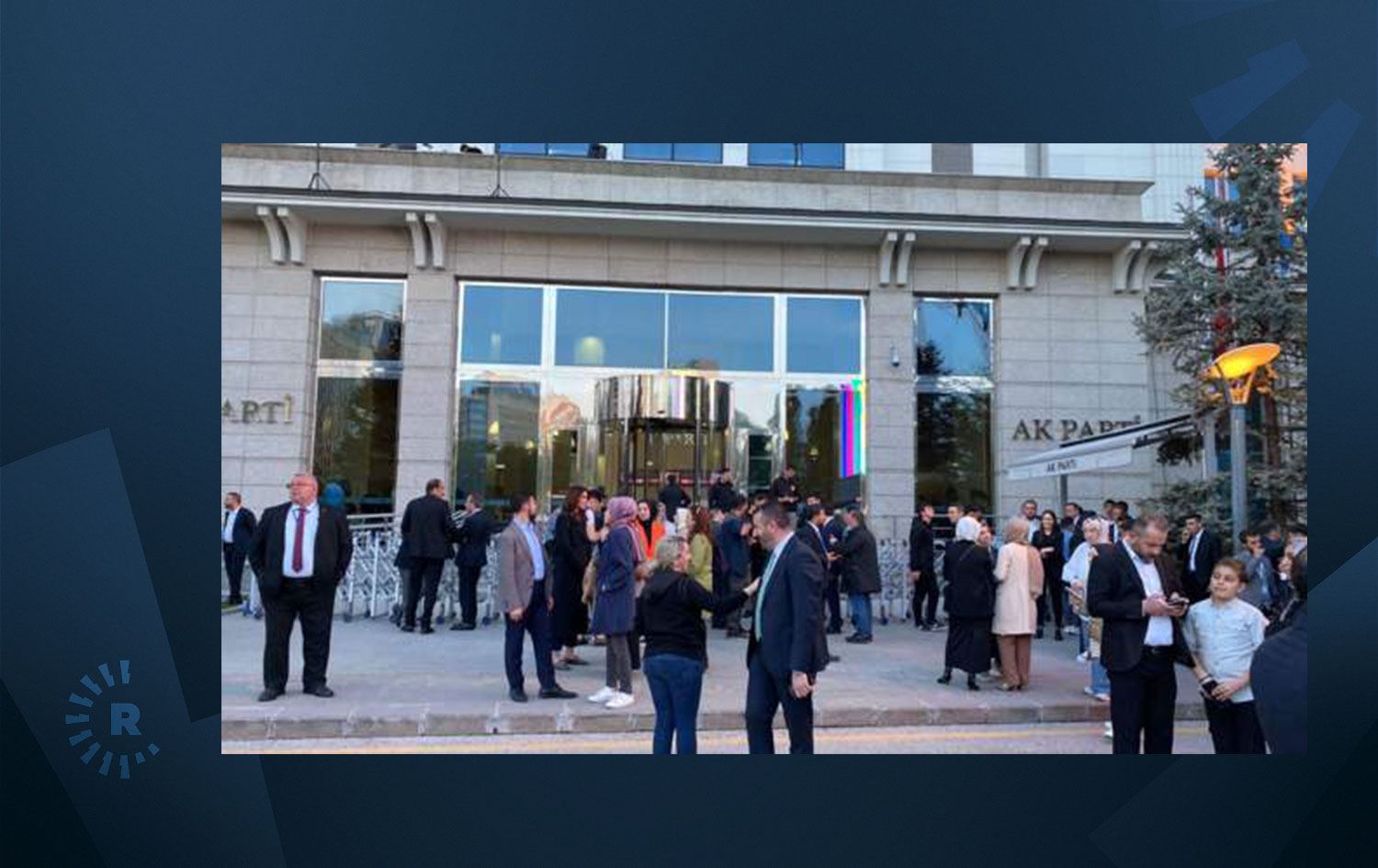 YENİLENDİ - AK Parti Genel Merkezinde bomba araması!