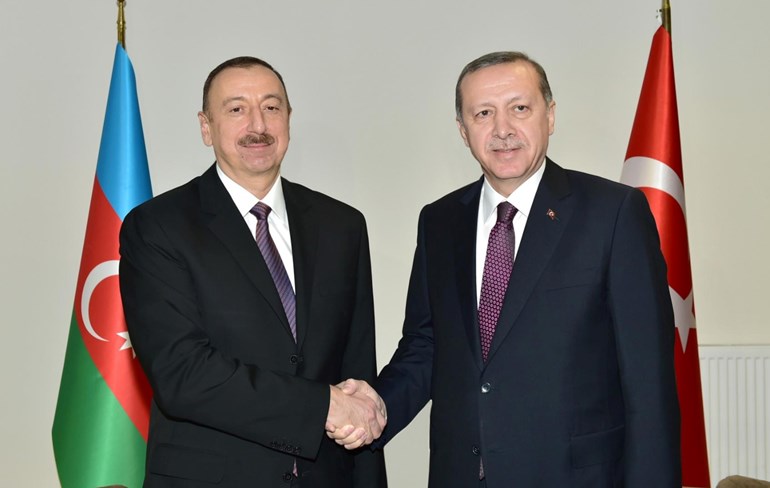 وێنەیەکی ئەرشیڤیی ساڵی 2015ـی ئەردۆغان و عەلییڤ