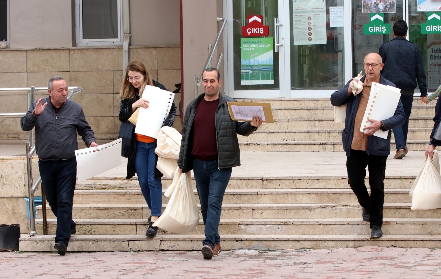 یەسەپە لە ئامەد هەشت کورسی و ئاکپارتیش سێ کورسی بردەوە