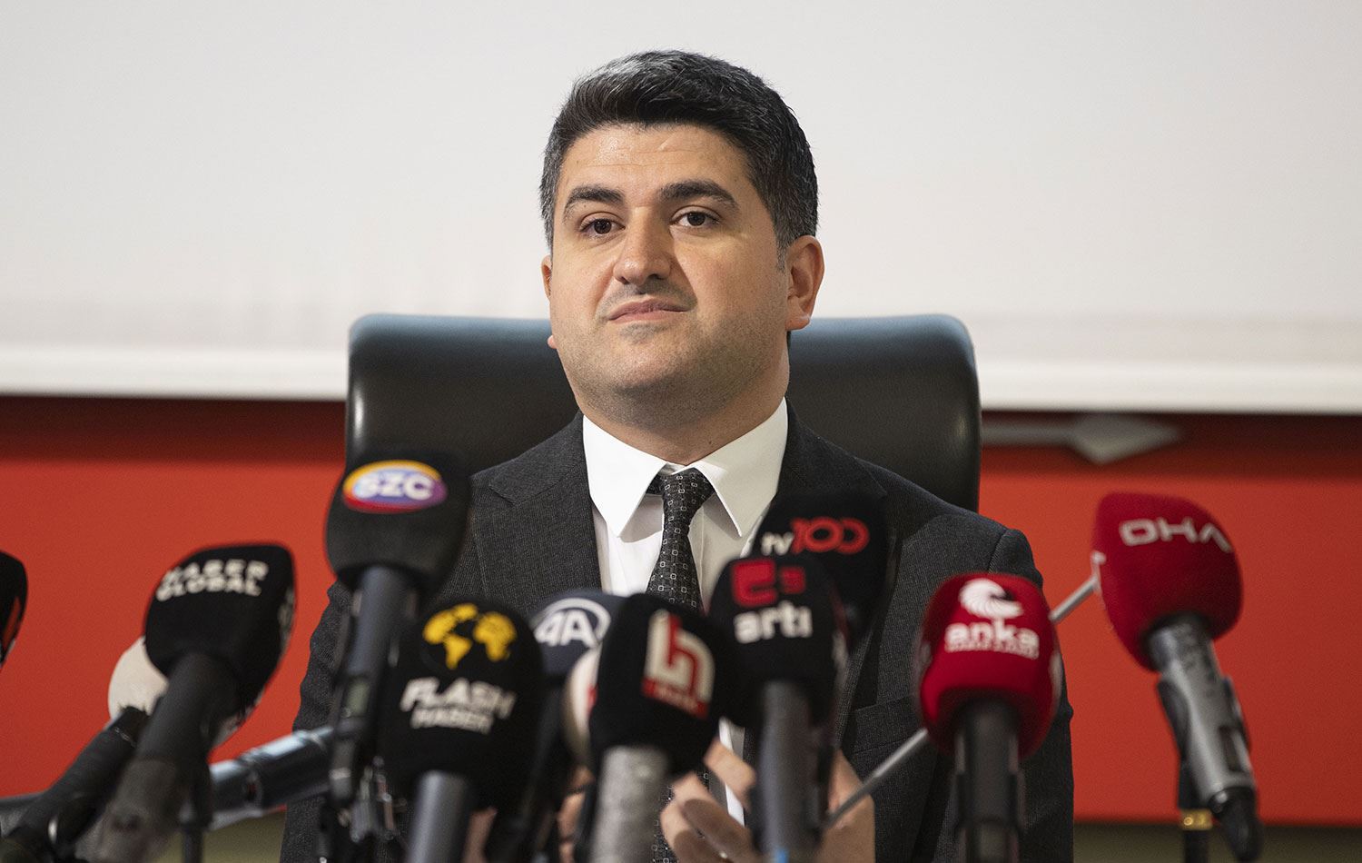 Kiliçdaroglu berpirsekî CHPê ji kar dûrxist