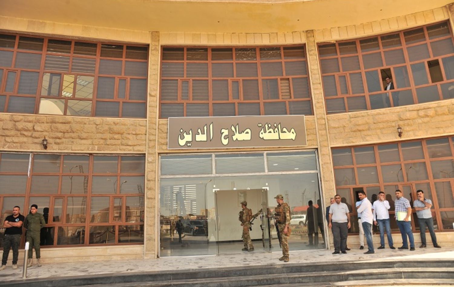 پانتۆڵى تەسک و پێڵاوى بێ گۆرەوى لە فەرمانبەرانى دیوانى پارێزگای سەڵاحەدین قەدەخەدەکرێت