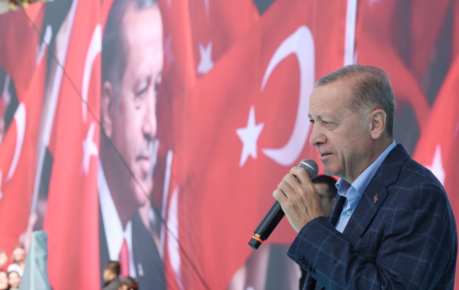 ئابووریناسان پێشبینی دەکەن بەهای یەک دۆلار بەرزببێتەوە بۆ 23 لیرە