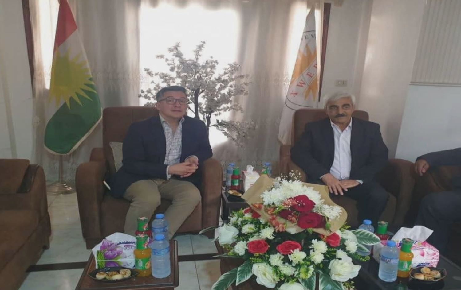 Nûnerê Amerîkayê bi Tevgera Xwebûnê re civiya