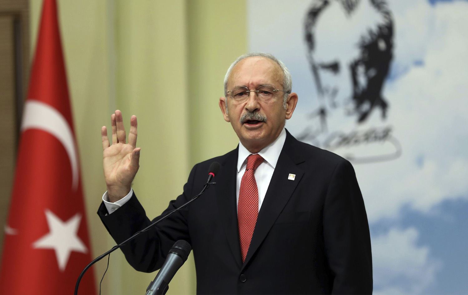 کەمال کڵچدارئۆغڵو: ئەردۆغان 10 ملیۆن کۆچبەری نایاسایی هێناوەتە تورکیاوە