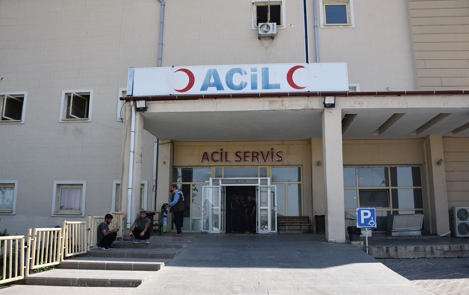 Li Rihayê ji ber şerê zeviyê 5 kes birîndar bûn