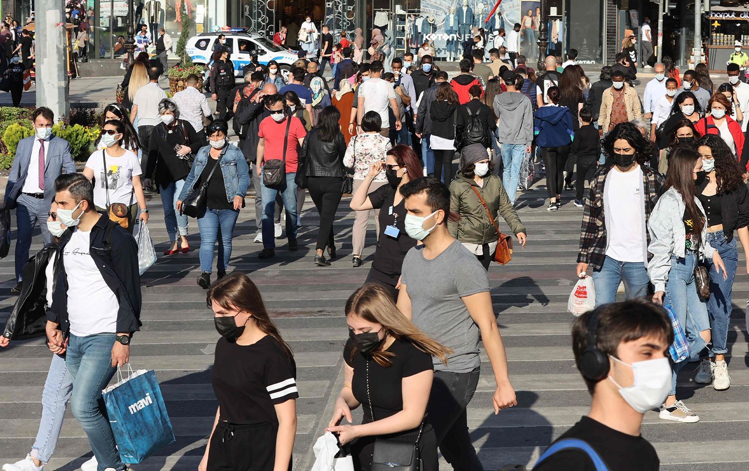 Lêkolîn: Ji %73ê ciwanên li Tirkiyê dixwazin koçî derve bikin