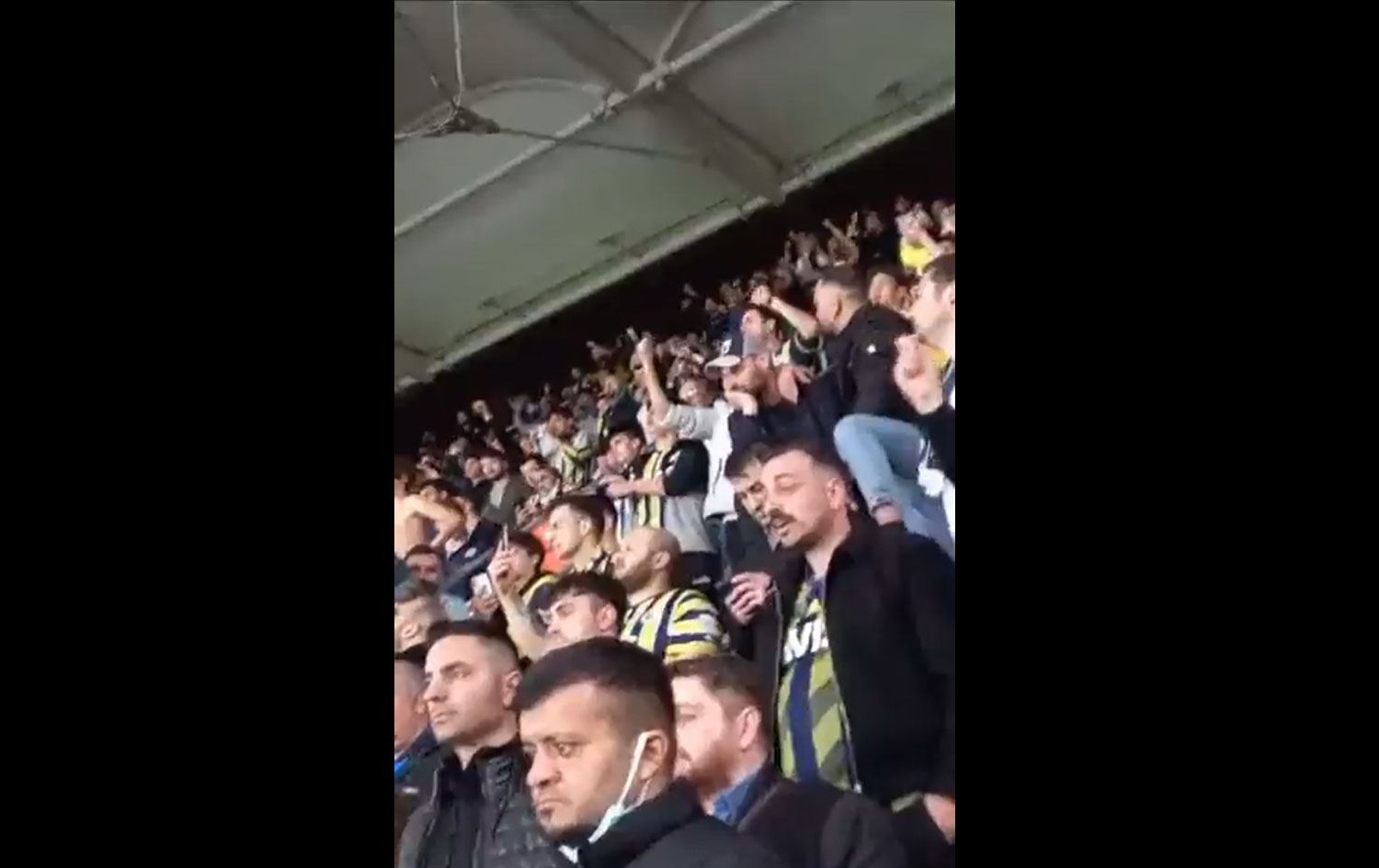 Fenerbahçe maçında 'Meclis’te Hizbullah istemiyoruz' sloganı