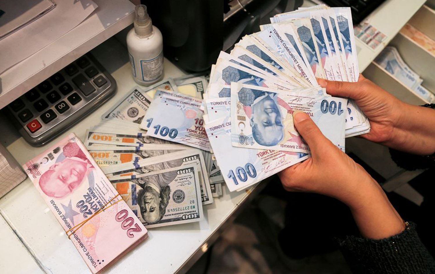 یەدەگی دراوی بیانیی بانکی ناوەندیی تورکیا بۆ دوو ملیار و 300 ملیۆن دۆلار دابەزی