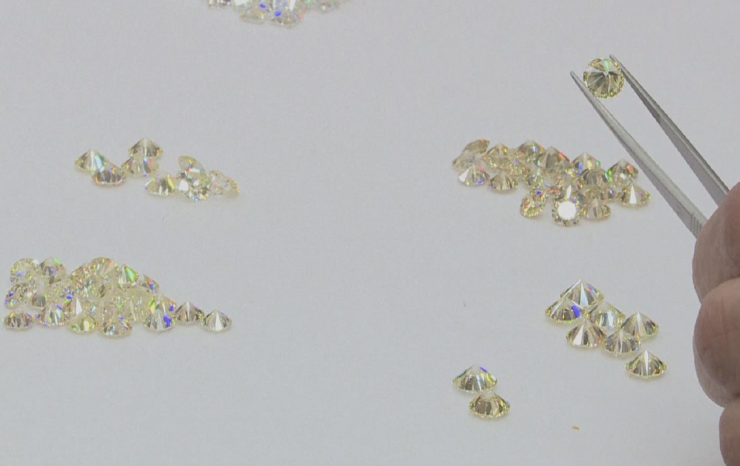 یەکێتیی ئەوروپا هاوردەکردنی ئەڵماس لە رووسیاوە سنووردار دەکات