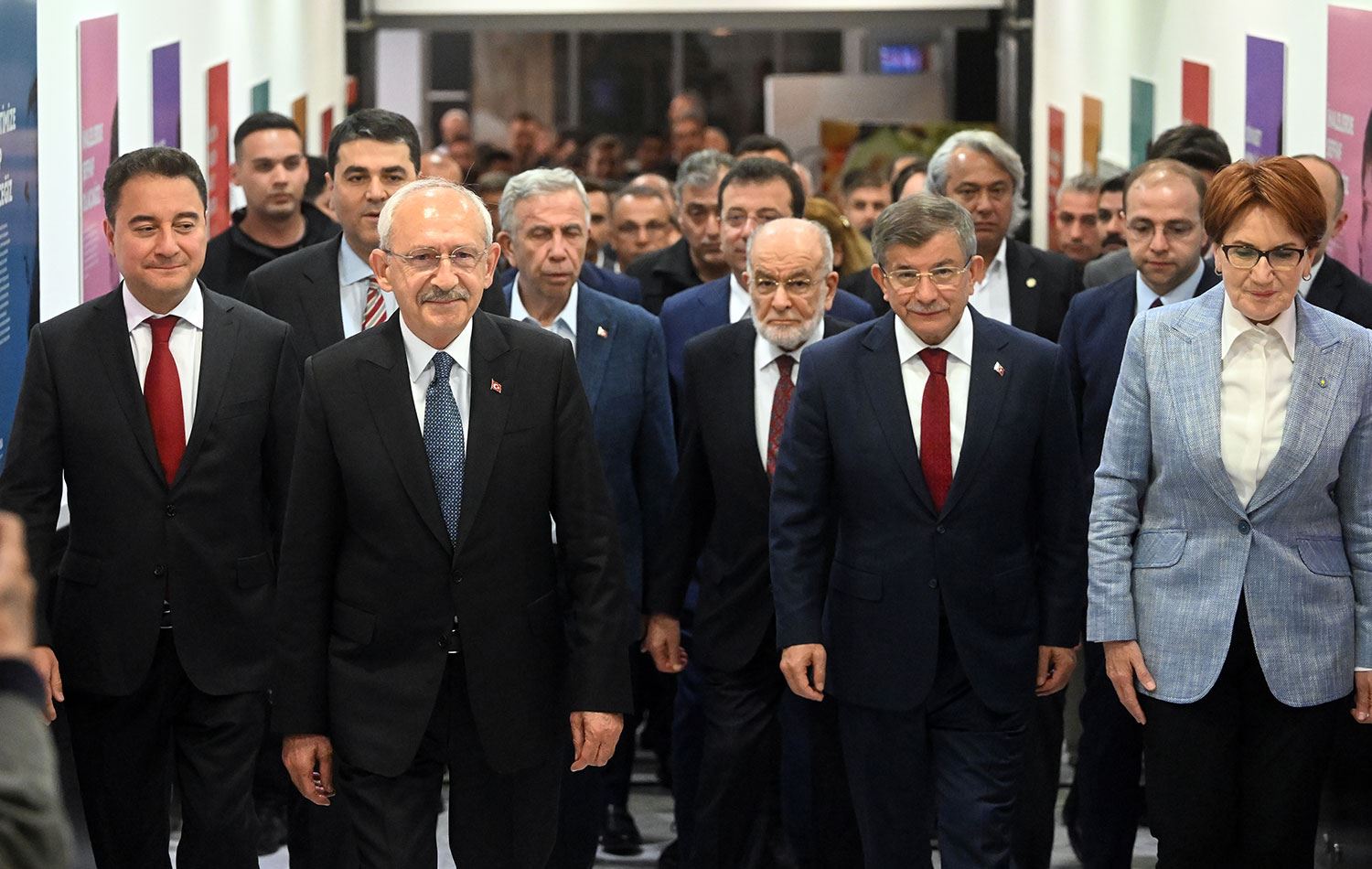 Ahmet Davutoğlu cumhurbaşkanı yardımcılığından çekilecek mi?