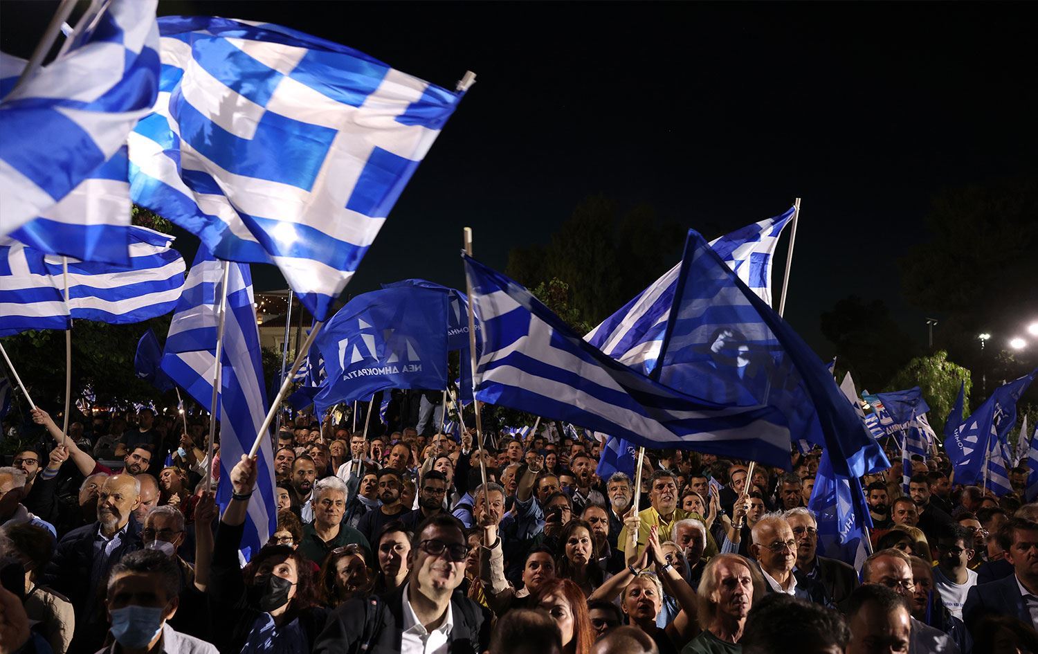 Yunanistan diçe ser sindoqan: 27 partî, 8 hevpeymanî hevrikiyê dikin