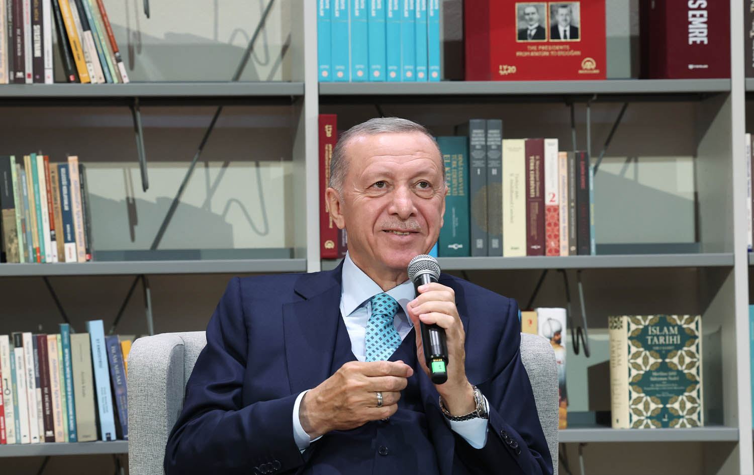 ئەردۆغان بۆ گەنجان: با کڵچدارئۆغڵو لە سیاسەت خانەنشین بکەین