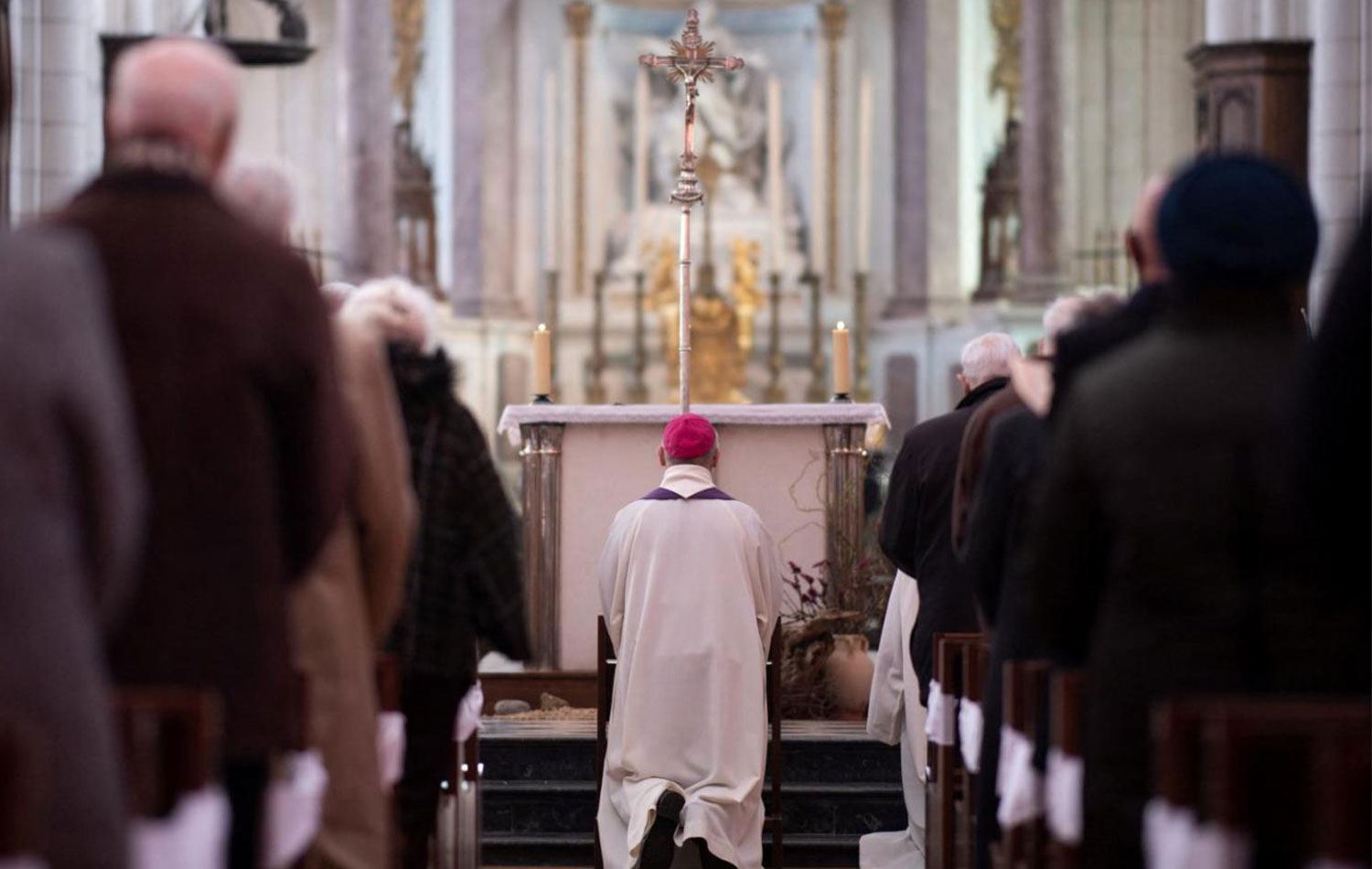 Fransa'da onlarca çocuğa cinsel istismarda bulunmakla suçlanan rahip yargılanacak