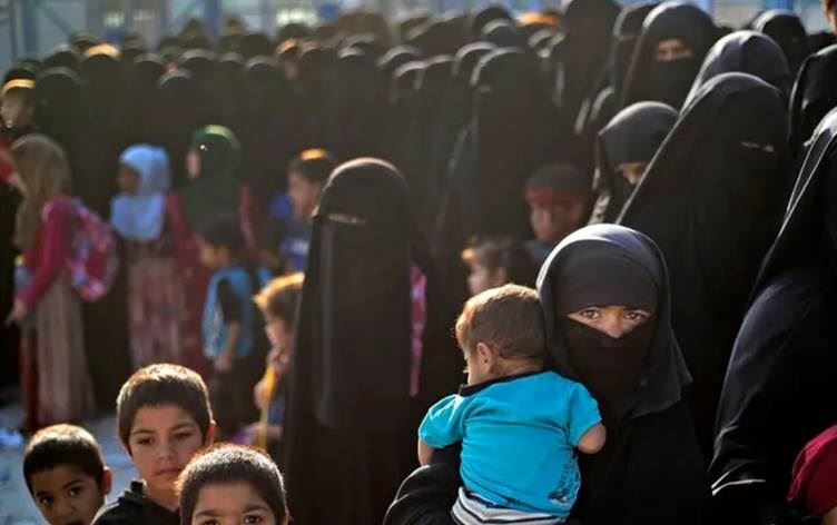 طاجيكستان تعيد 104 أفراد من عوائل داعش بسوريا لأراضيها