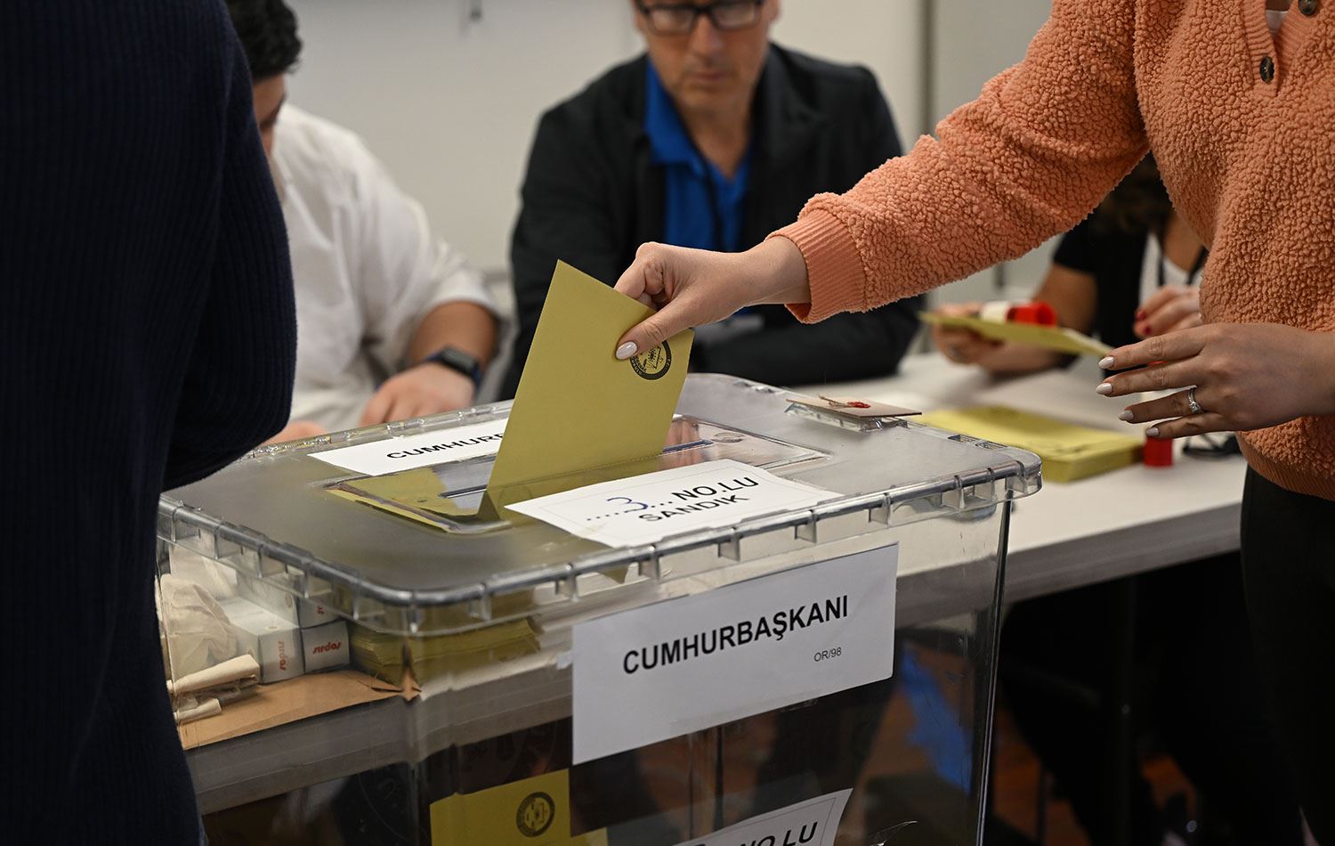 İki günde oy kullananların sayısı 1 milyonu geçti