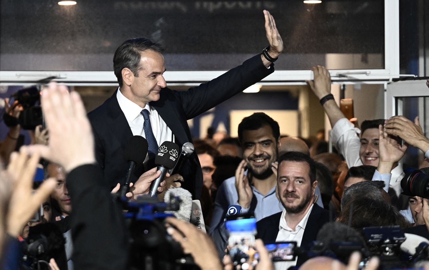 پارتەکەی سەرۆکوەزیرانی یۆنان لە "بومەلەرزەیەکی سیاسیدا" هەڵبژاردنی بردەوە