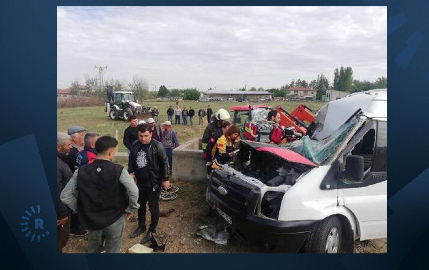 Konya'da tarım işçilerini taşıyan minibüs kamyonetle çarpıştı