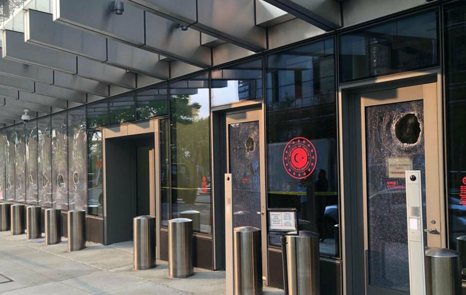 Konsulxaneya Tirkiyê rastî êrişê hat