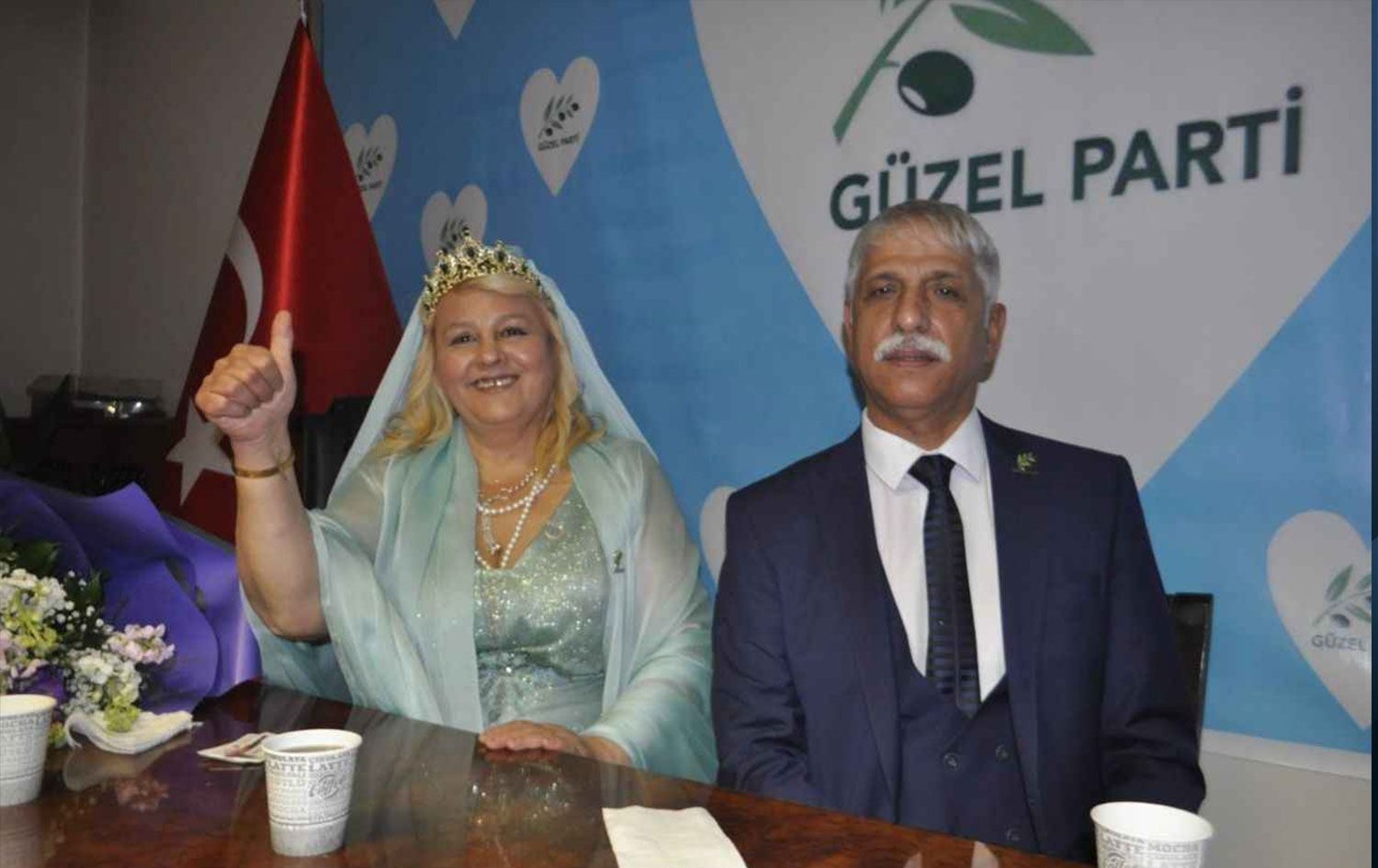 Dünya Roman Kraliçesi Lucica Tudor ve Güzel Parti Başkanı Hüseyin Akbulut / Foto: Arşiv