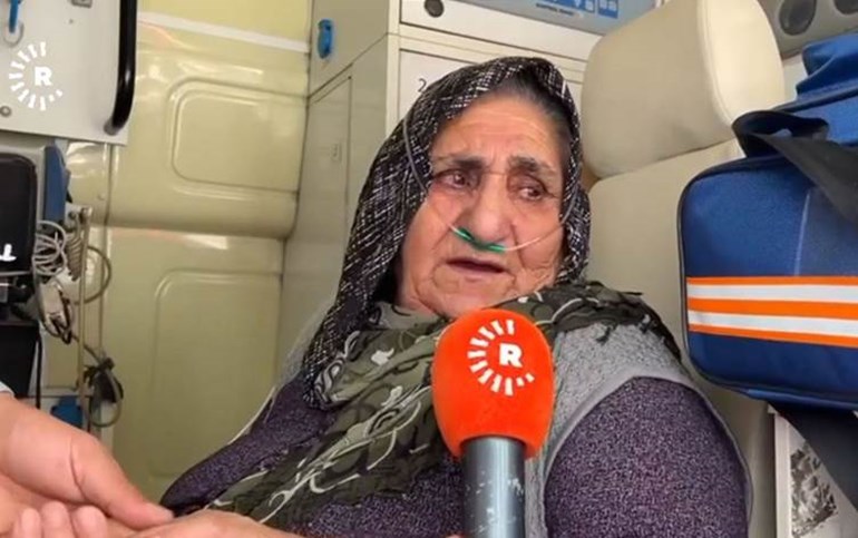 Jineke 71 salî li ser sedyeyê dengê xwe da