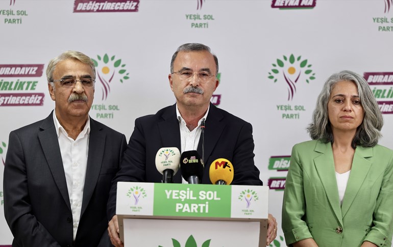 کۆنفڕانسی رۆژنامەڤانیی یەسەپە.