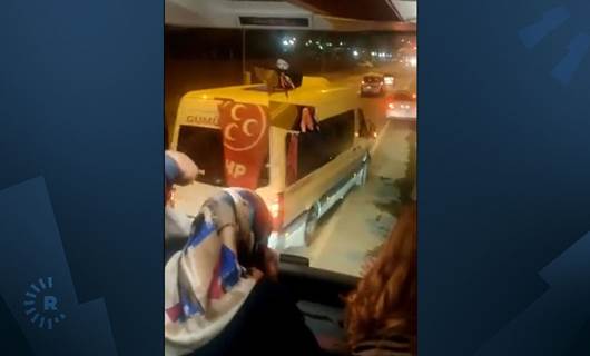 Dersim yolcu otobüsünü takip eden MHP bayraklı kişiler aracı yakmak istedi