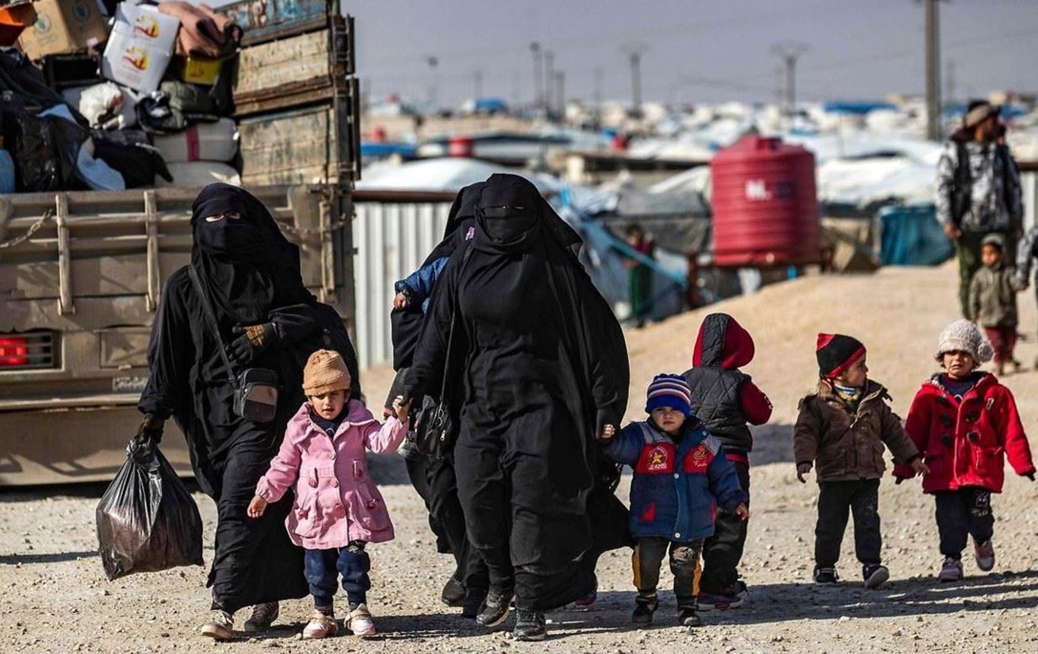 إعادة 148 عائلة من مخيم الهول إلى العراق