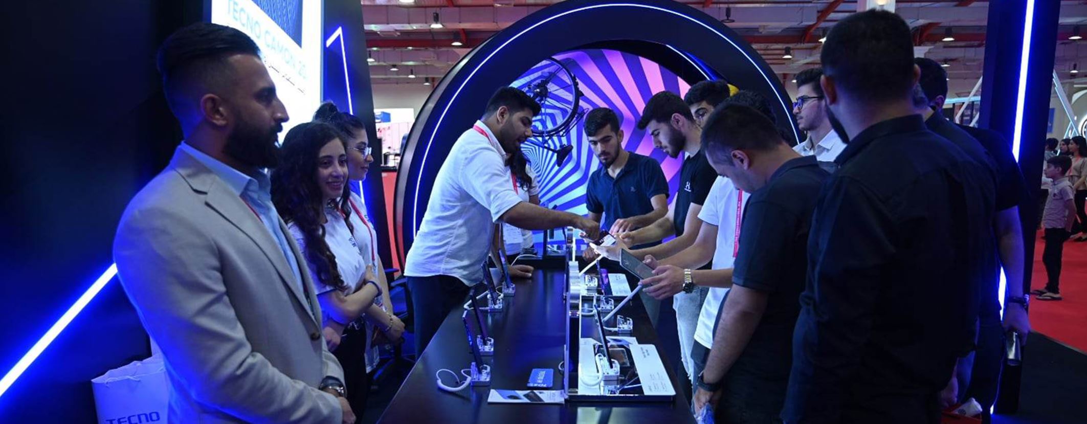 هایتێکس لە وێنەدا؛ پێشانگەکە پڕە لە ئارەزوومەندانی تەکنەلۆژیا