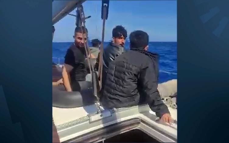 تعطل قارب يقل 90 مهاجراً غالبيتهم من الكورد قرب السواحل اليونانية