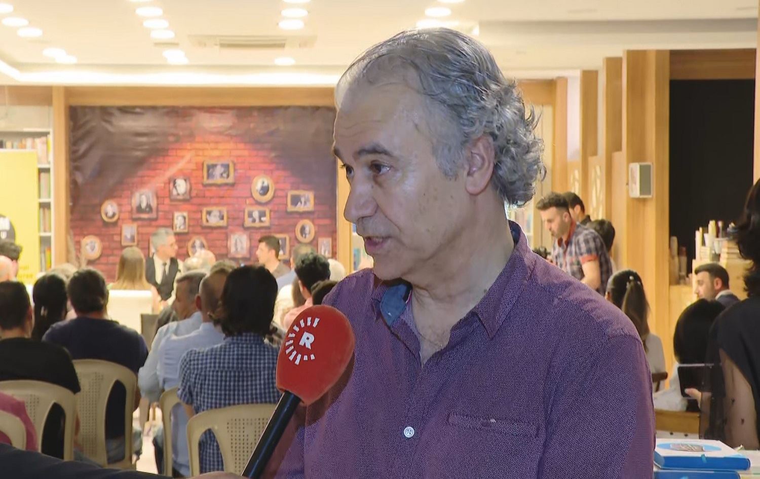 Jan Dost li Hewlêrê romana xwe ya nû îmze kir