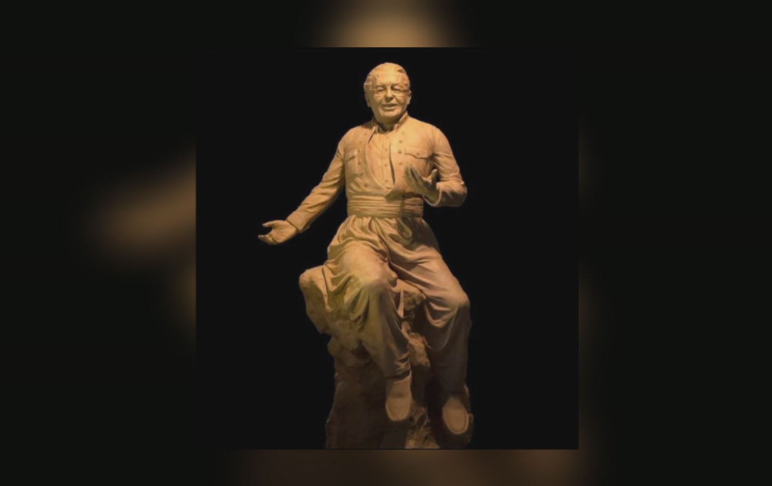 Li Mihabadê rê li ber danîna peykerê Mihemed Mamlê tê girtin