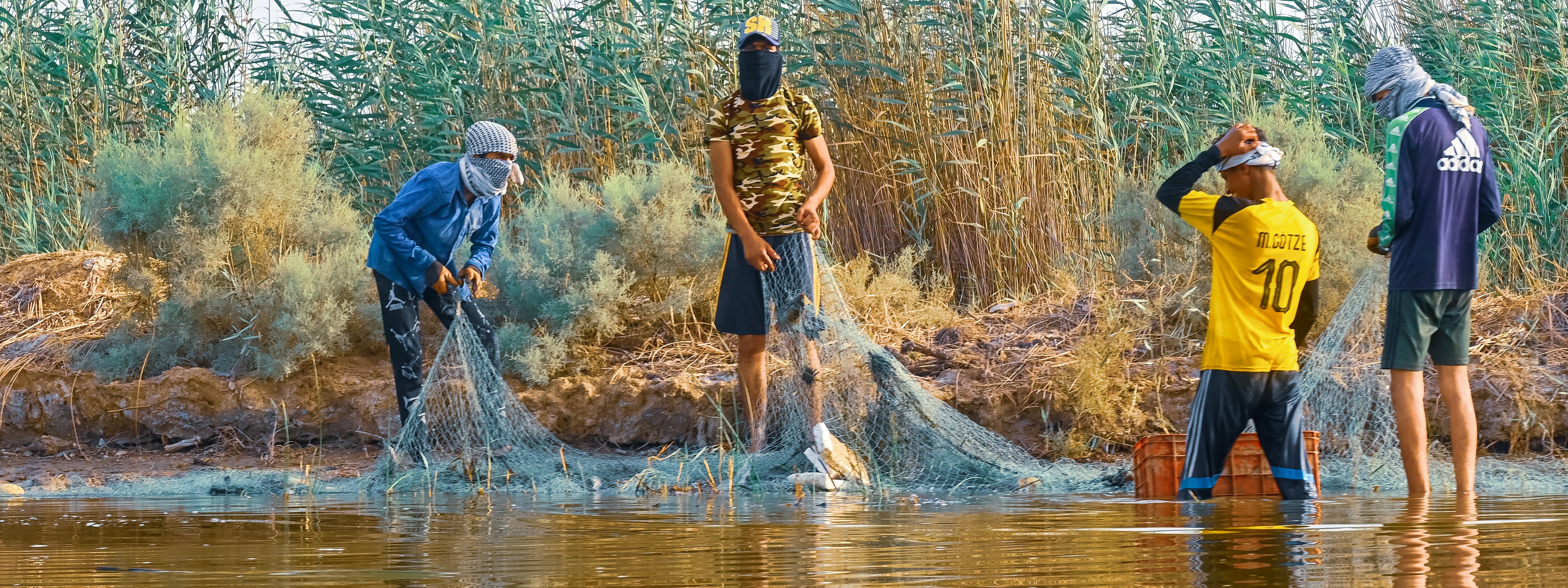 صور.. مئات الصيادين في هور الحمّار بذي قار بلا عمل بسبب الجفاف