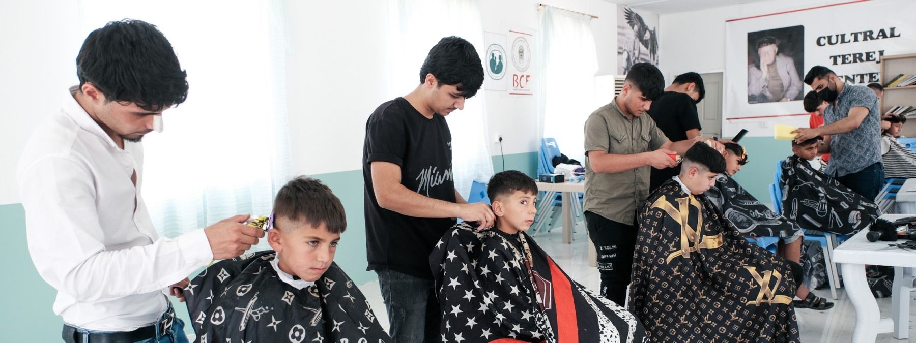 گرووپێکی خۆبەخش لە کەمپی باسرمە سەری 200 کەس چاک دەکەن