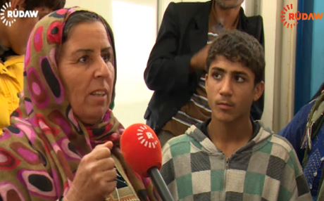 Li pêş çavê me li keçekê dan û serê wê jêkirin