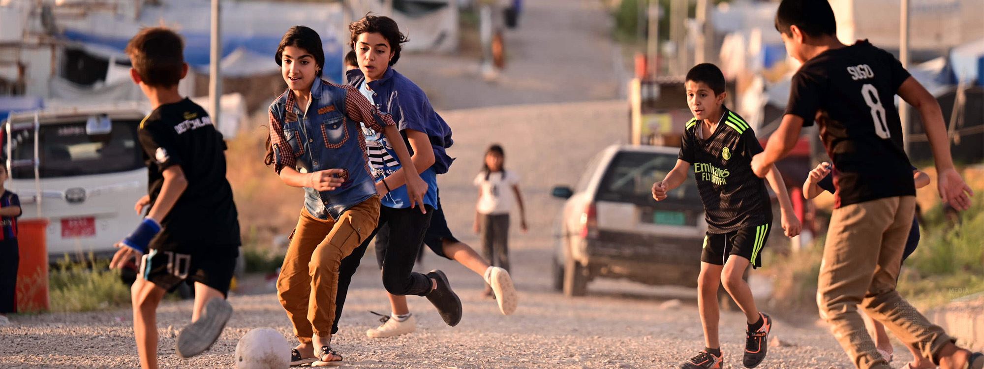 WÊNE - ​Jiyana zarokên koçber ên Rojavayê Kurdistanê li Kampa Berdereşê