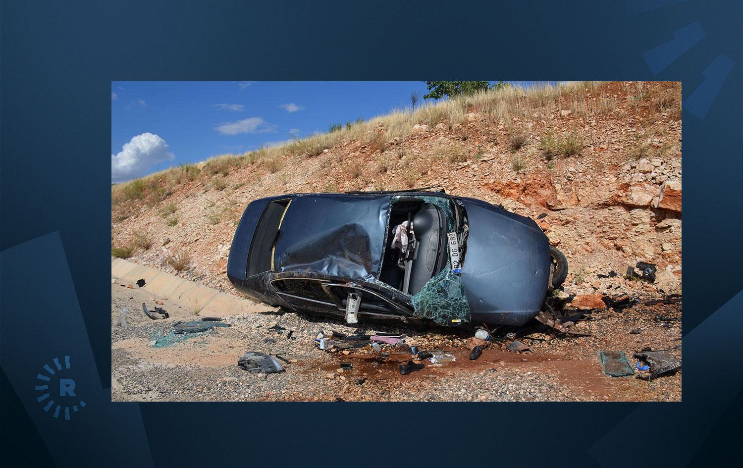 Adıyaman'da otomobil şarampole devrildi