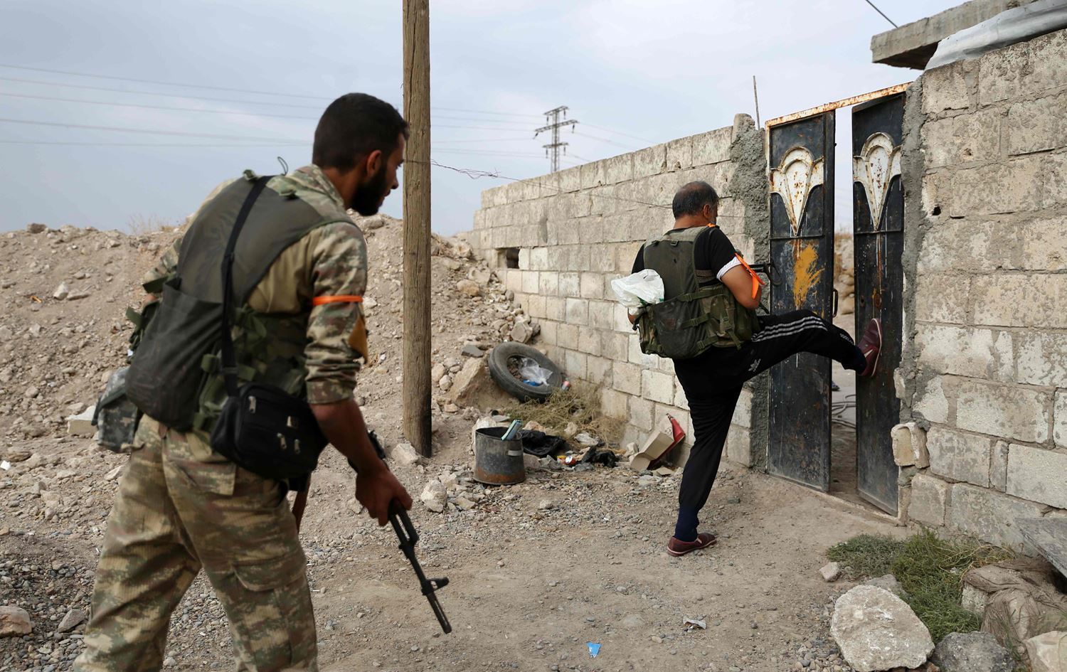 Efrîn: Çekdarên grûpa Siltan Mûrad mala welatiyekî Kurd talan kirin