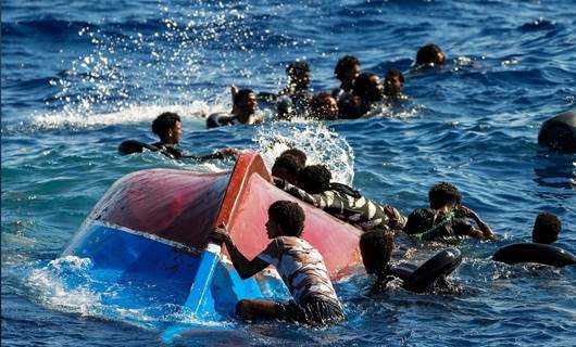 انقلاب قارب للمهاجرين في البحر المتوسط - أرشيف