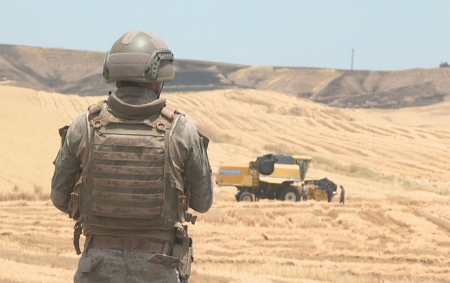 Ji ber lawaziya hiqûqa modern û nemana hiqûqa navxweyî şerê li ser zeviyan hersal gurtir dibe