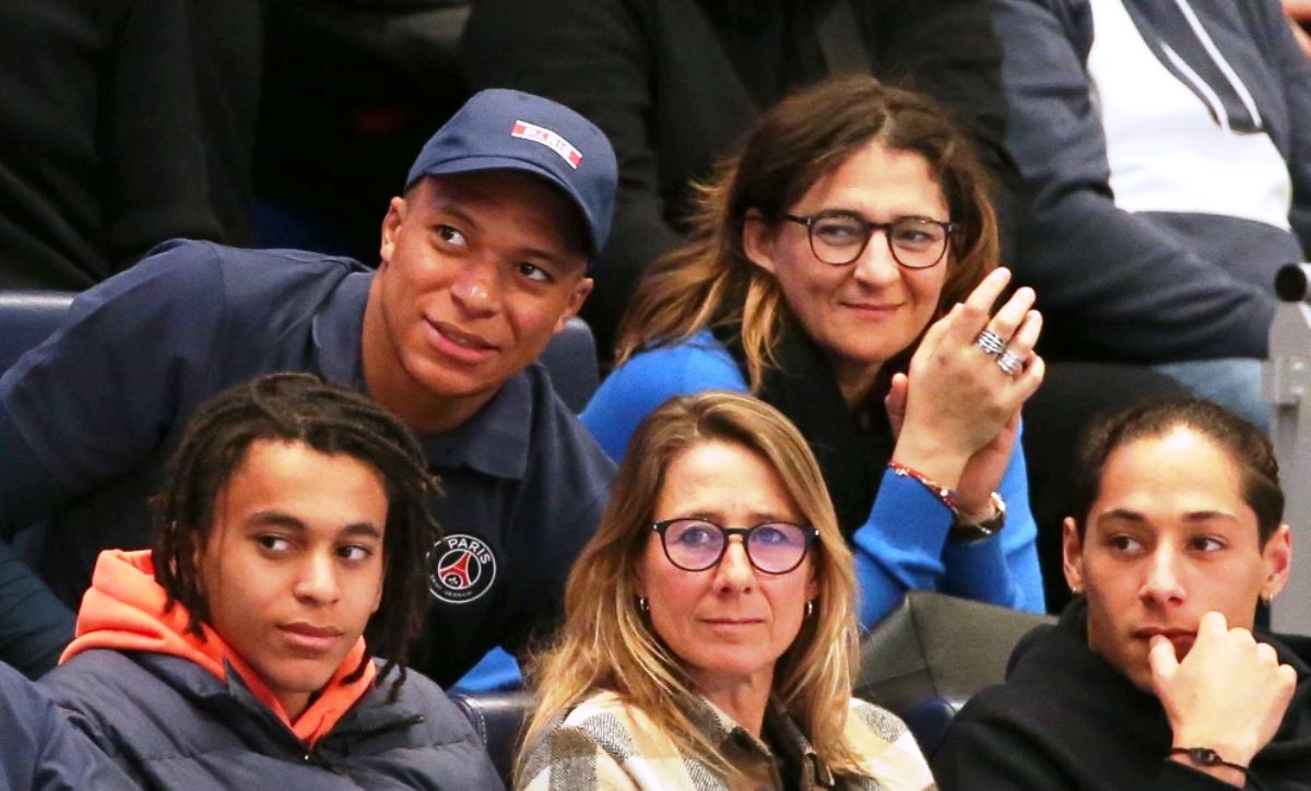 ئێمباپێ و دایکی