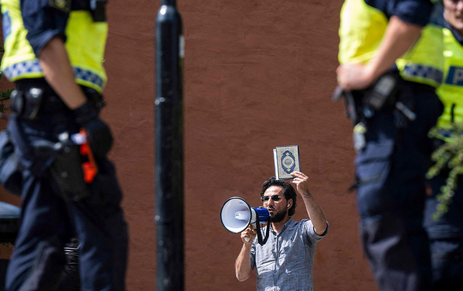 چەند وڵاتێک سەرکۆنەی سووتاندنی قورئانی پیرۆز لەلایەن پەنابەرێکی عێراقی لە سوێد دەکەن