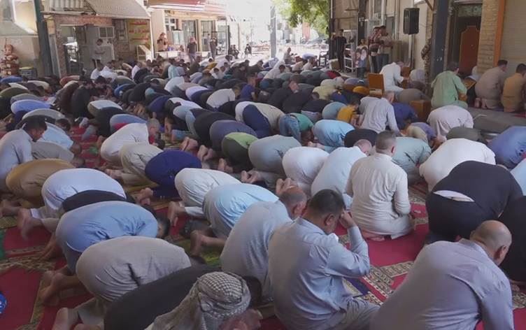 Li dijî şewitandina Quranê Sune û Şîeyan bi hev re nimêj kirin