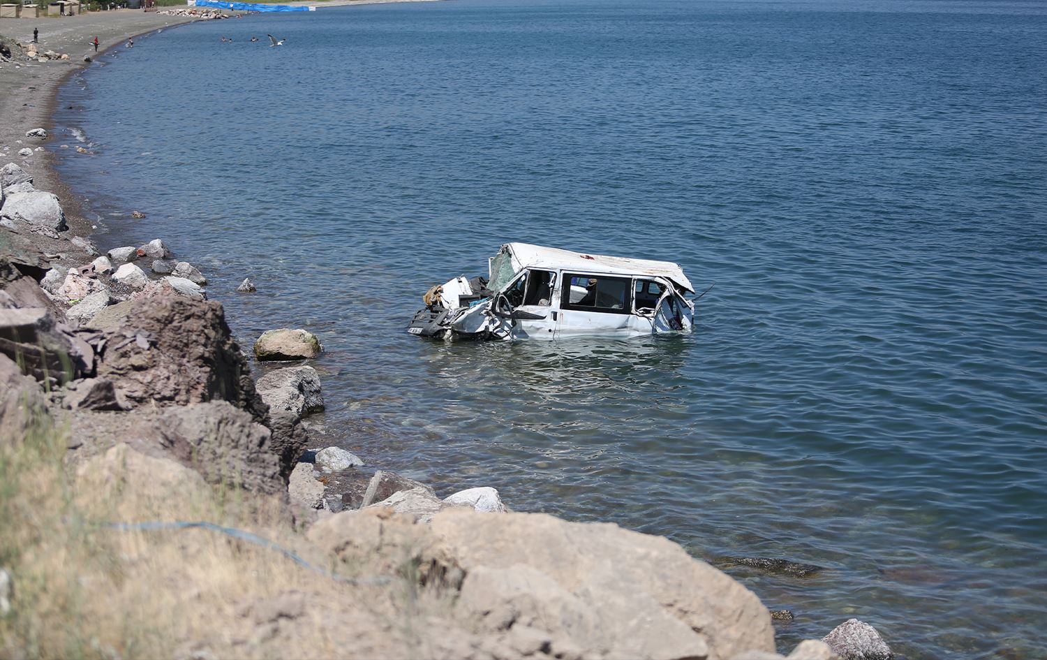 Midibusek ket Gola Wanê: 11 kes birîndar in