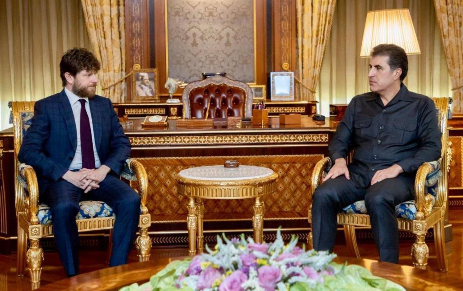 دیمەنێکی کۆبوونەوەکەی نێچیرڤان بارزانی و ئۆلیڤیێ دیکۆتینێ